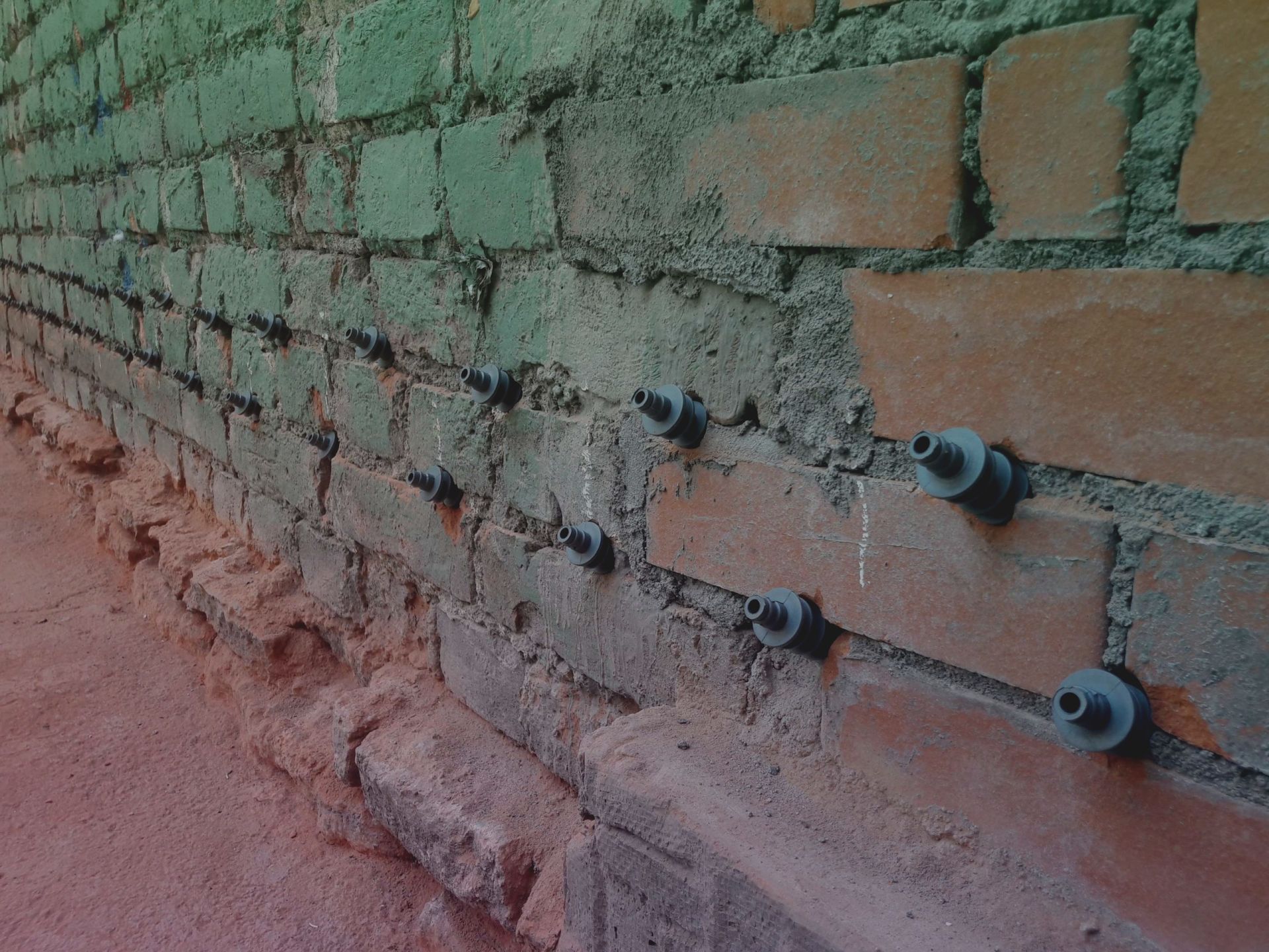 Инъектирование кирпичных стен