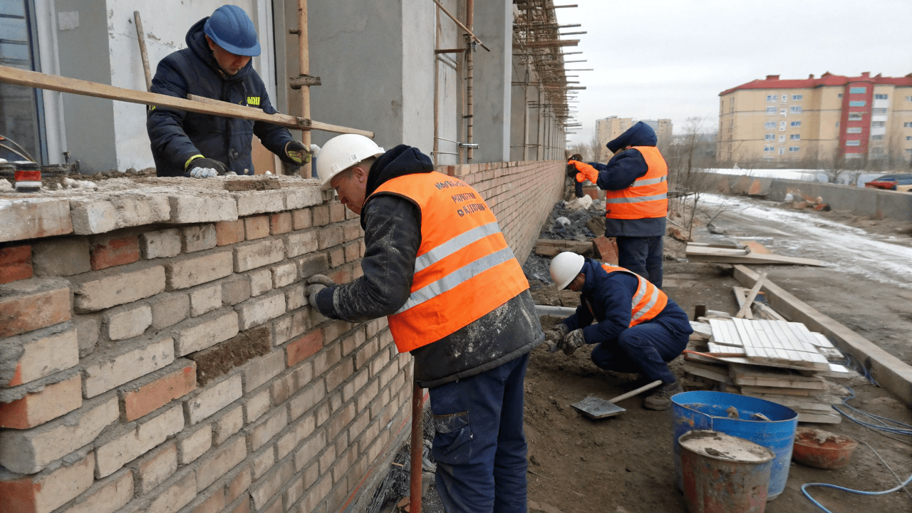 Как остановить разрушение кирпичной кладки: методы инъектирования и поверхностного упрочнения