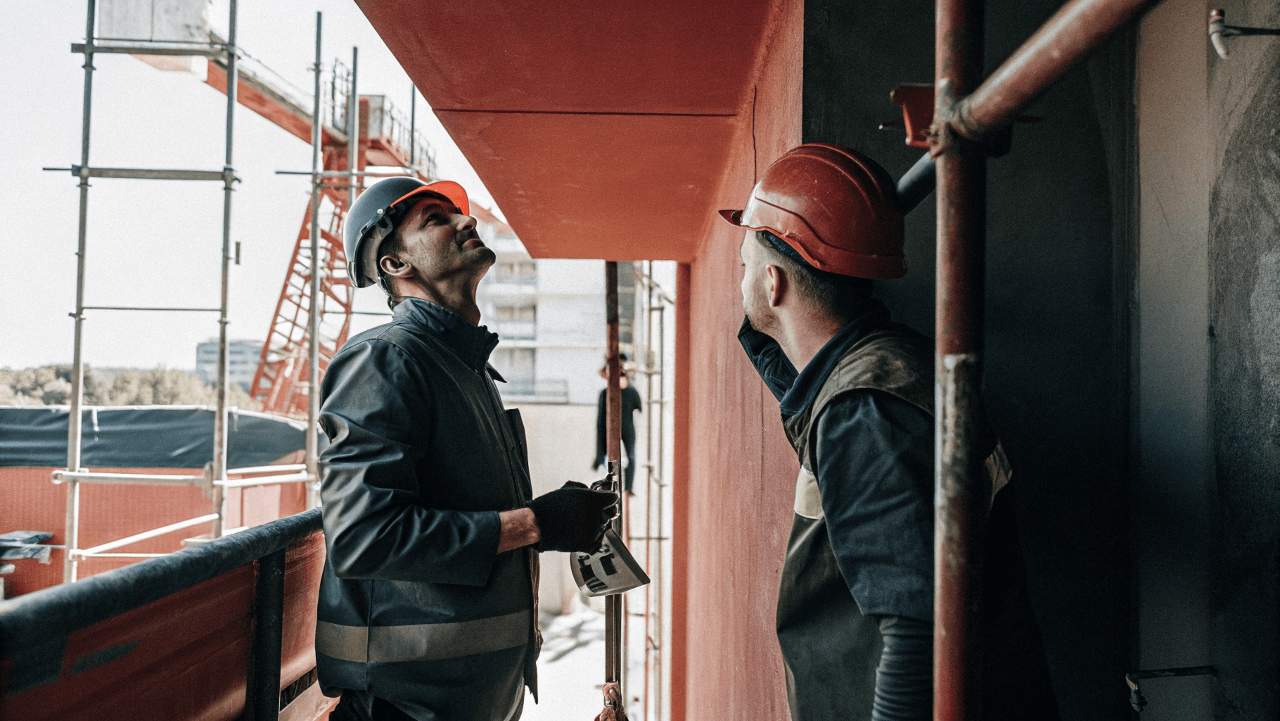 Вибрационное обследование зданий — когда нужно и как предотвратить разрушение | Ювикс Групп